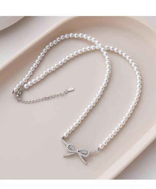 "Charming Pearl & Gold-Plated Bow" Necklace - Delicate, Sweet, and Versatile