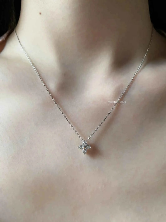 "Mini Clover" 925 Sterling Silver Necklace with Zircon - Delicate, Sparkling, and Perfect for Birthdays