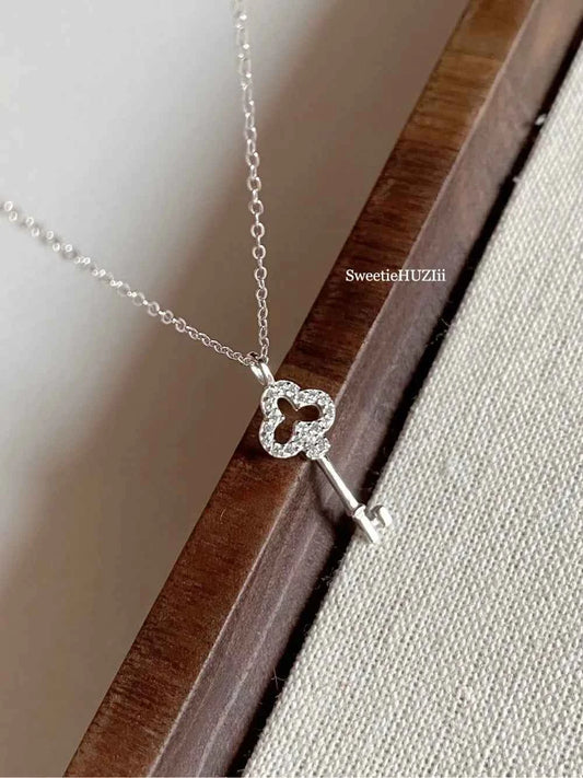 "French Key" 925 Sterling Silver Necklace with Artificial Gems - Elegant, Refined, and Exquisite
