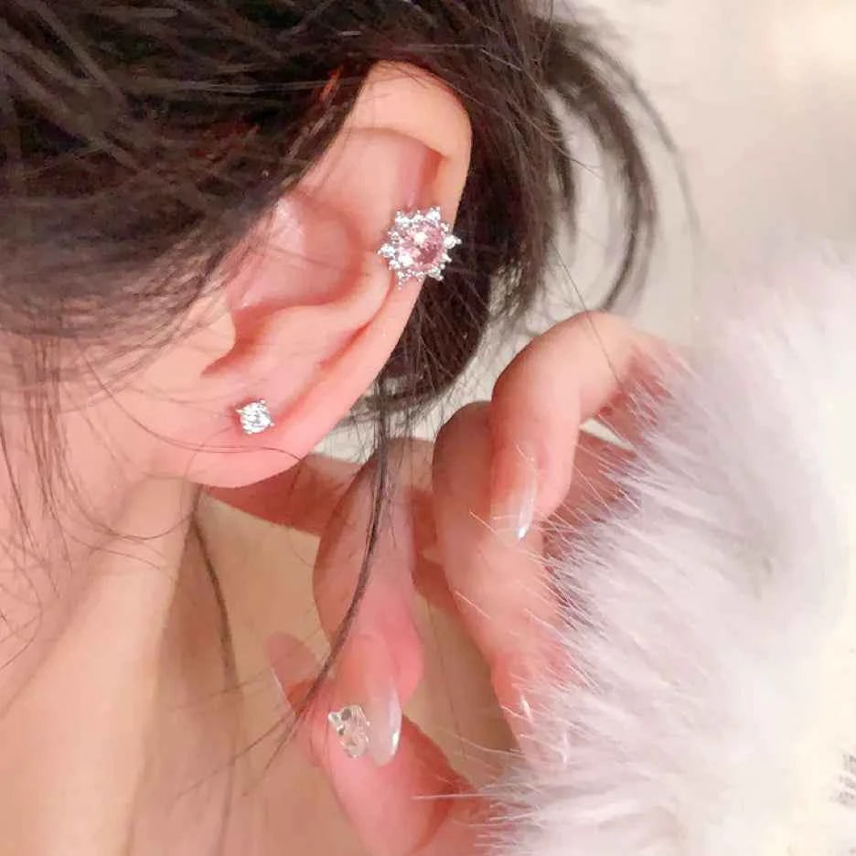 "Sparkling Snowflake" 925 Sterling Silver Stud Earrings - Dazzling and Elegant