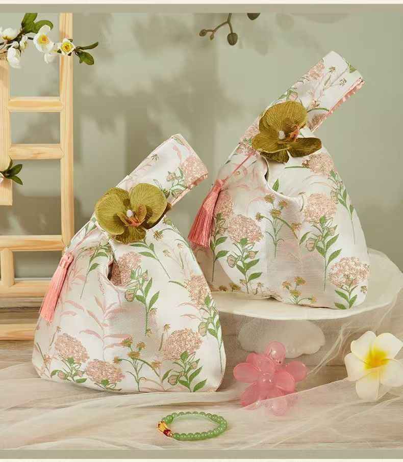 Vintage-Style Wrist Bag Gift Set: A Perfect Birthday and Festival Gift