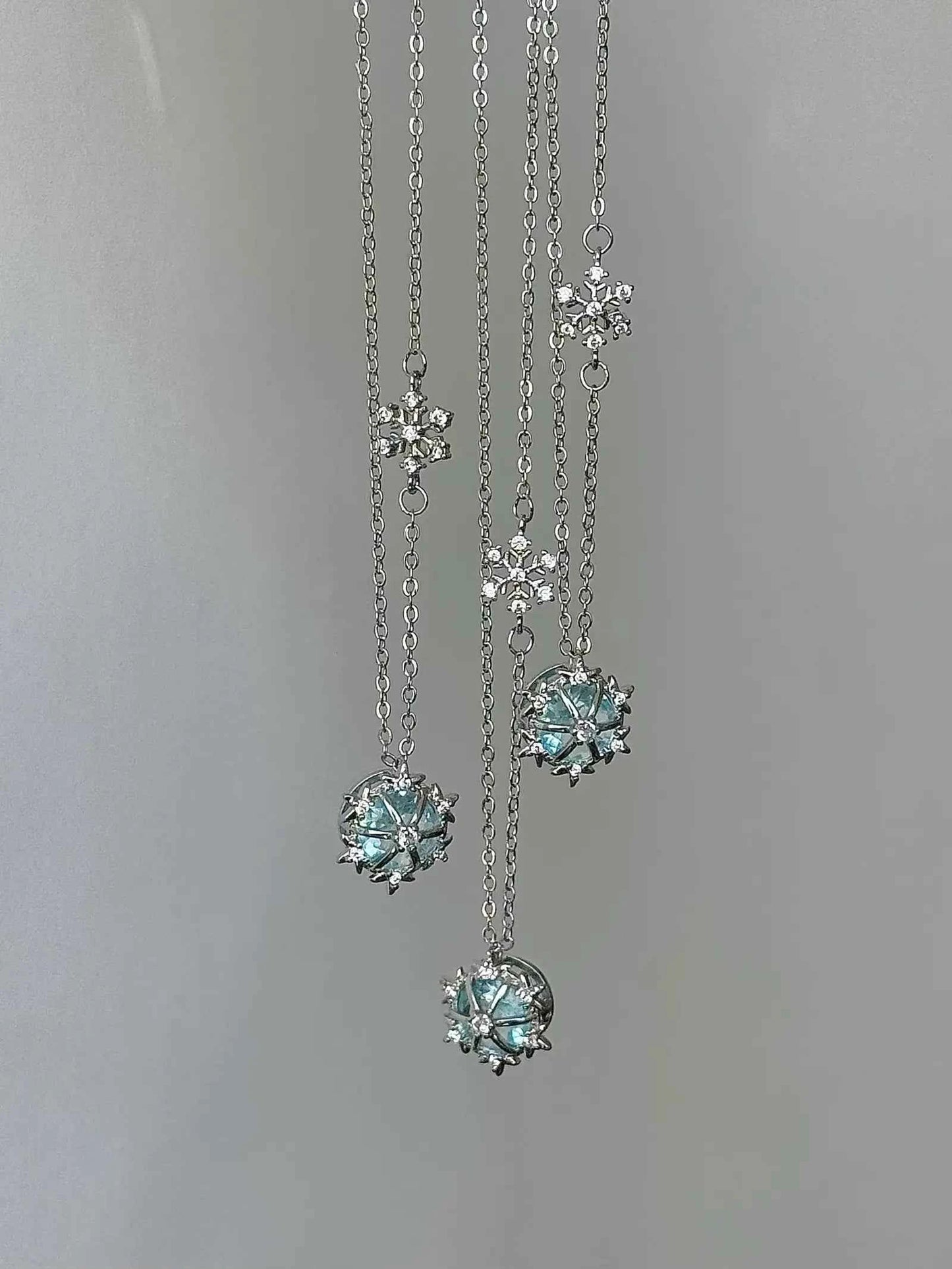 "Winter Melody" Snowflake Diamond Necklace - Minimalist Elegance, Delicate Luxury, Cool Romance