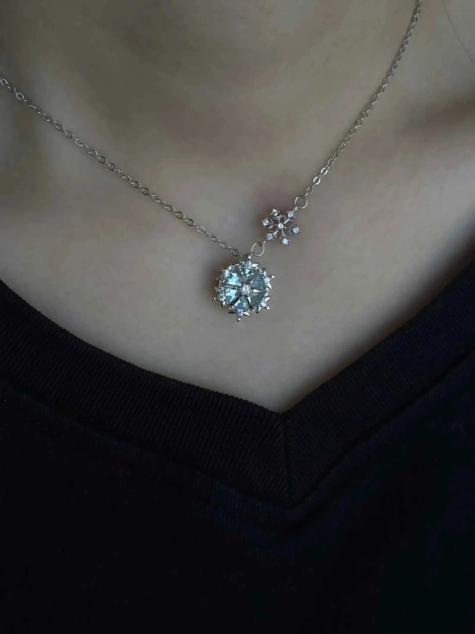 "Winter Melody" Snowflake Diamond Necklace - Minimalist Elegance, Delicate Luxury, Cool Romance