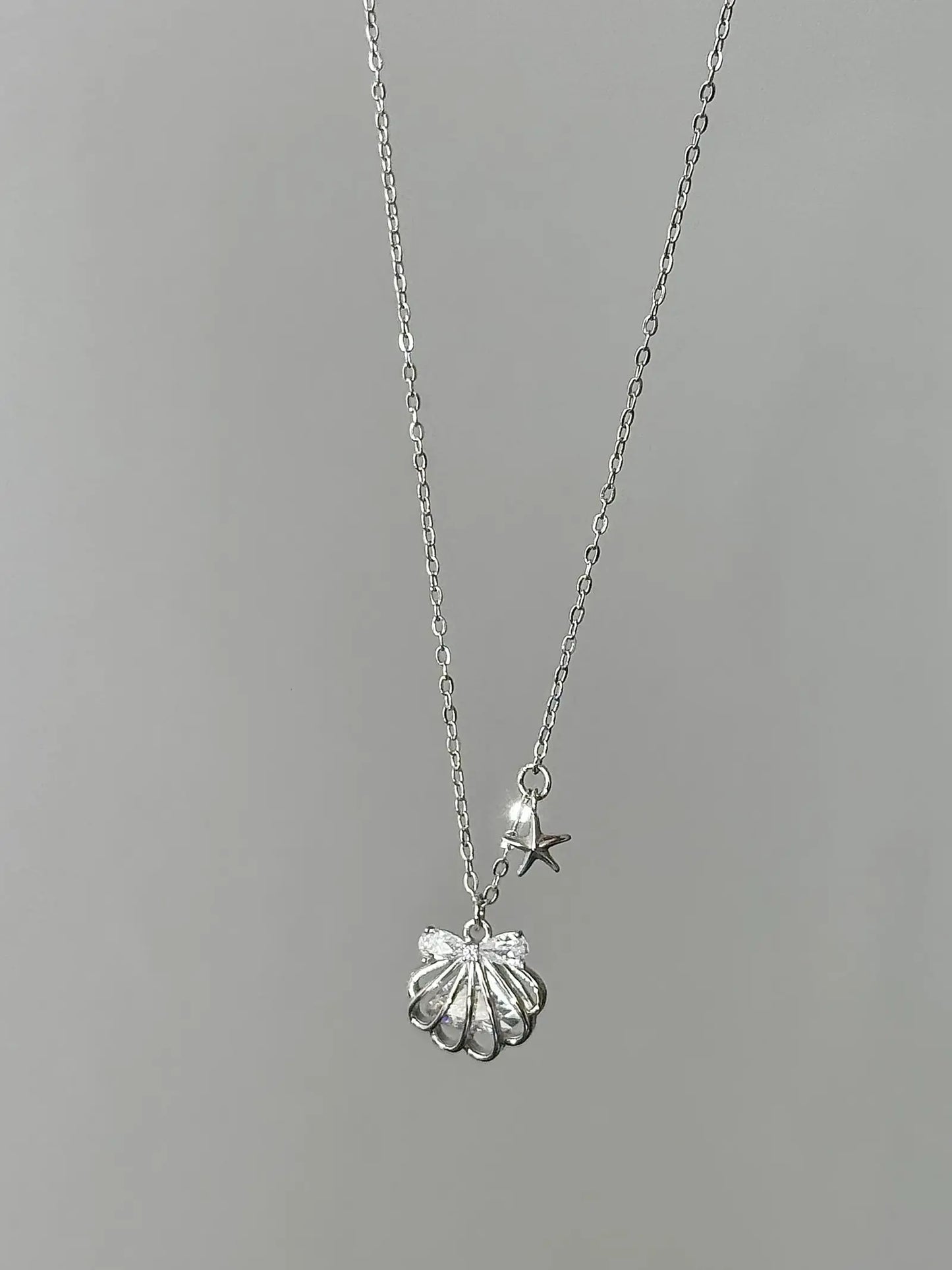 "Silken Star Kiss" 925 Sterling Silver White Gold-Plated Shell Necklace - Delicate, Elegant, and Sparkling - SNSEASY