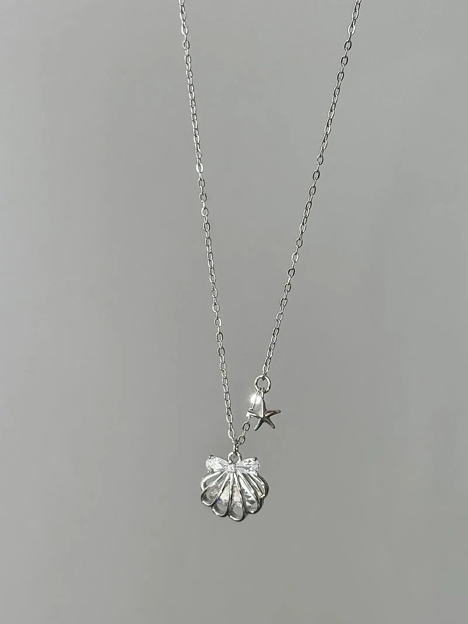 "Silken Star Kiss" 925 Sterling Silver White Gold-Plated Shell Necklace - Delicate, Elegant, and Sparkling - SNSEASY
