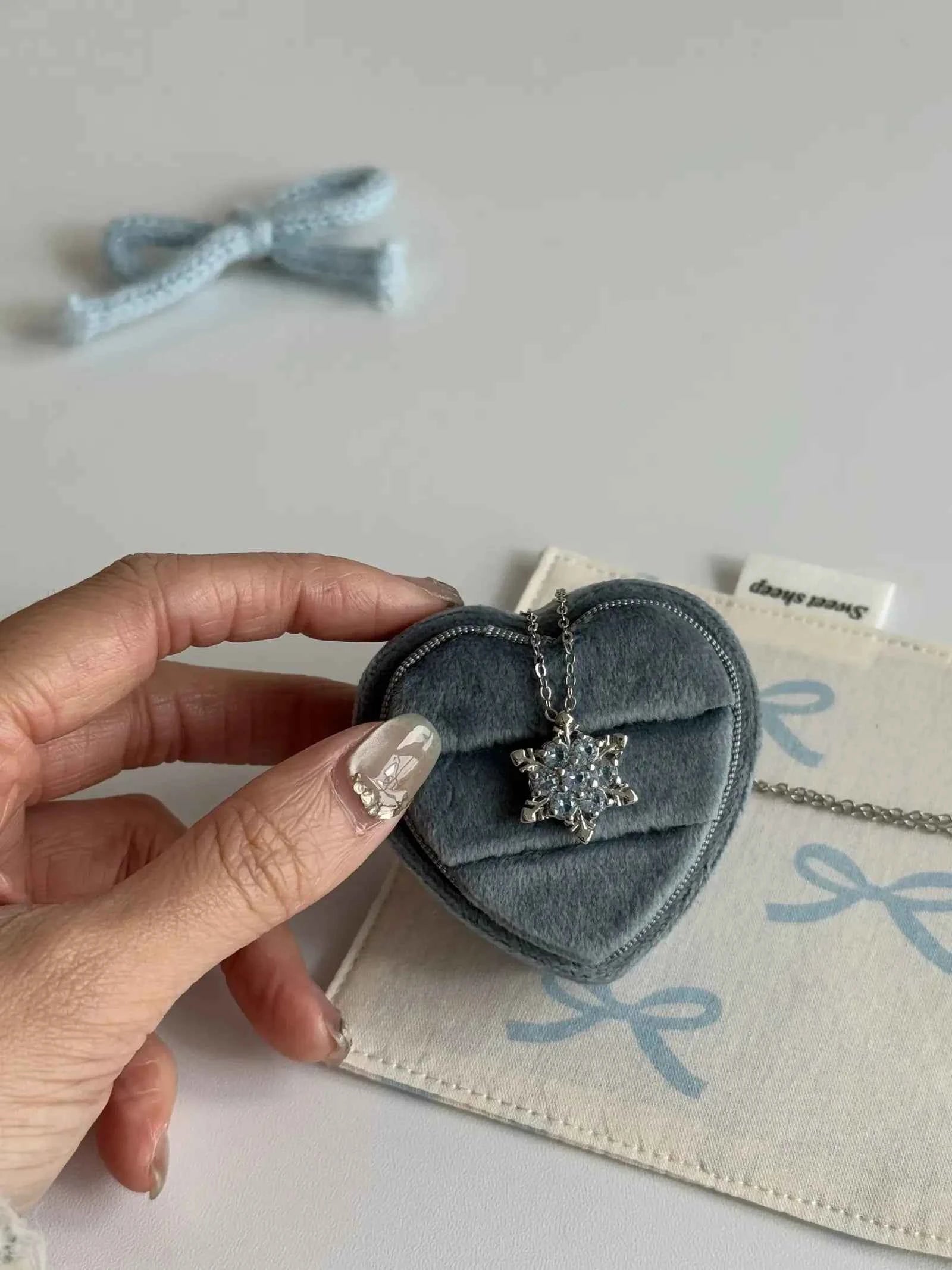 "Winter Love Letter" Snowflake Blue Gemstone Necklace - Sweet, Dreamy, and Unique
