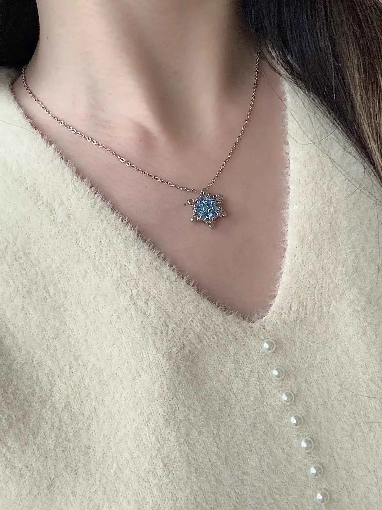 "Winter Love Letter" Snowflake Blue Gemstone Necklace - Sweet, Dreamy, and Unique