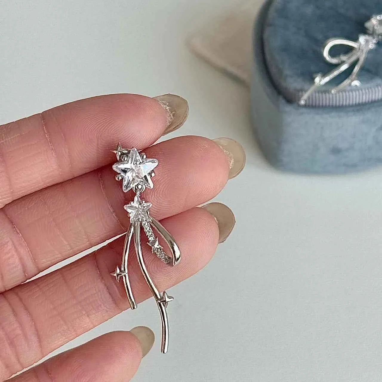 「Starlight Dream Ribbon」925 Sterling Silver Ribbon Bow Earrings with Sparkling Gems - Elegant and Versatile