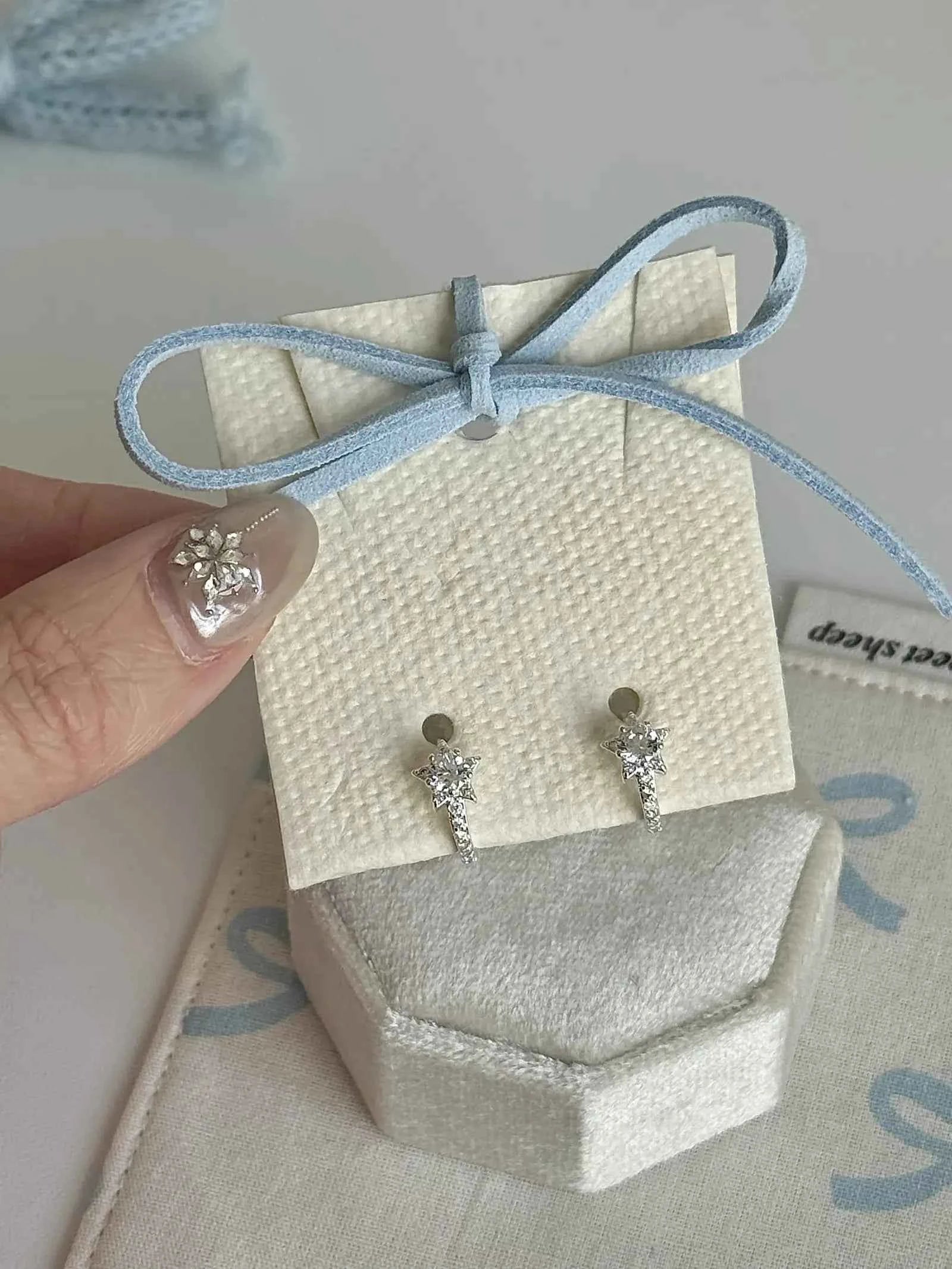 "Shooting Star Whisper" 925 Sterling Silver Earrings - Sparkling, Unique, and Perfect Gift for Best Friends