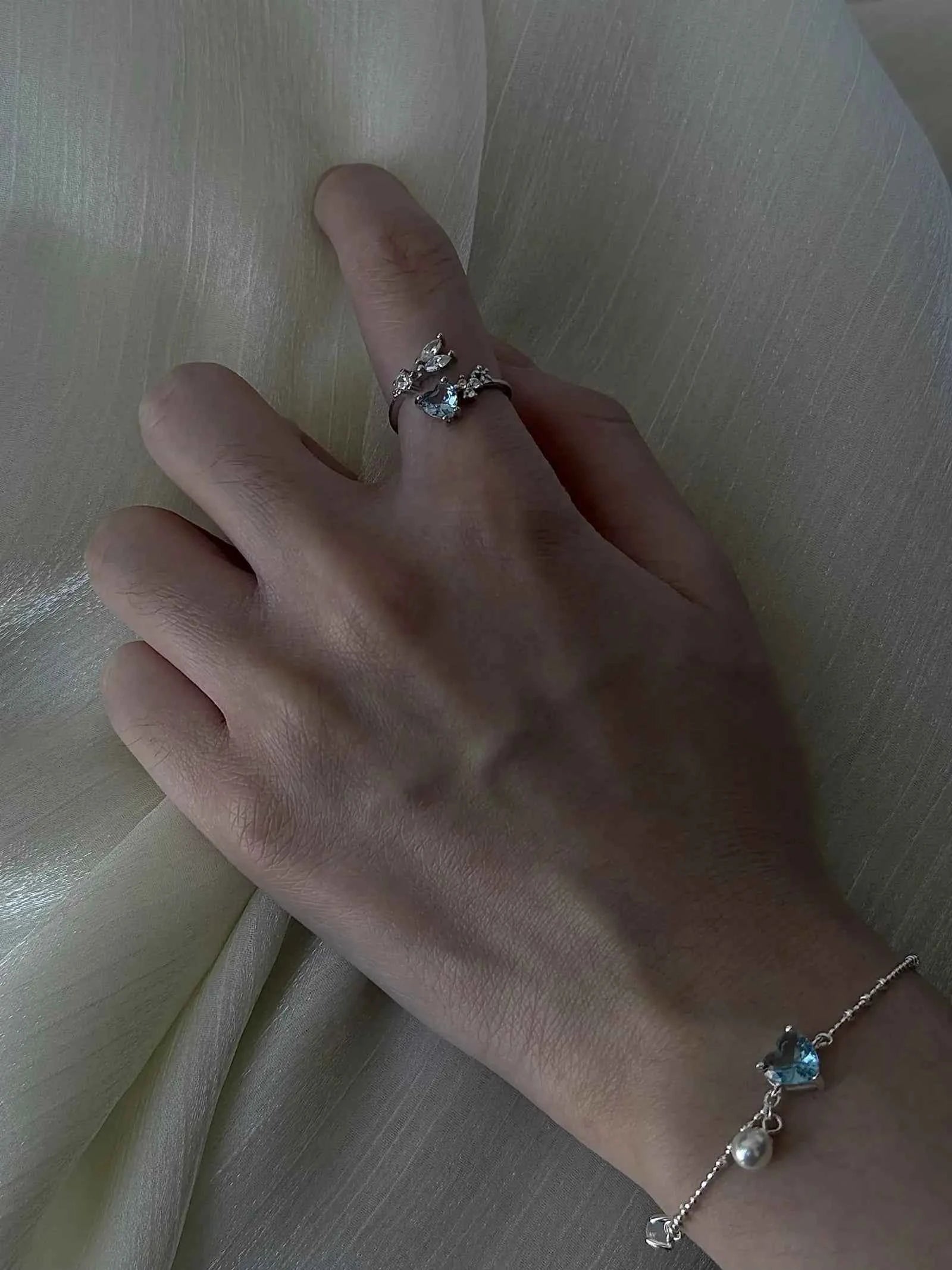 "Deep Sea Token" 925 Sterling Silver Blue Fish Tail Ring - Unique, Elegant, and Cool Chic