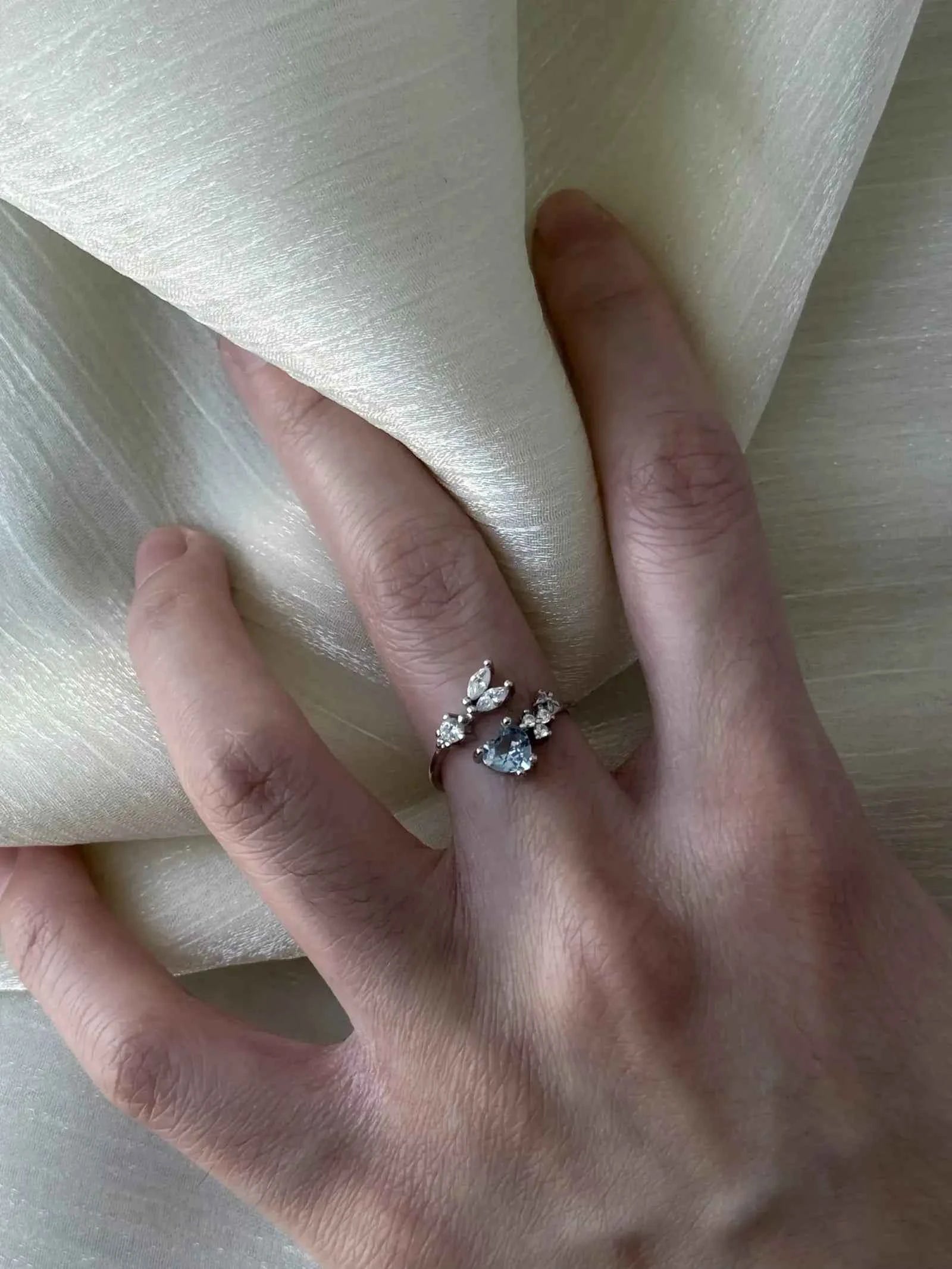 "Deep Sea Token" 925 Sterling Silver Blue Fish Tail Ring - Unique, Elegant, and Cool Chic