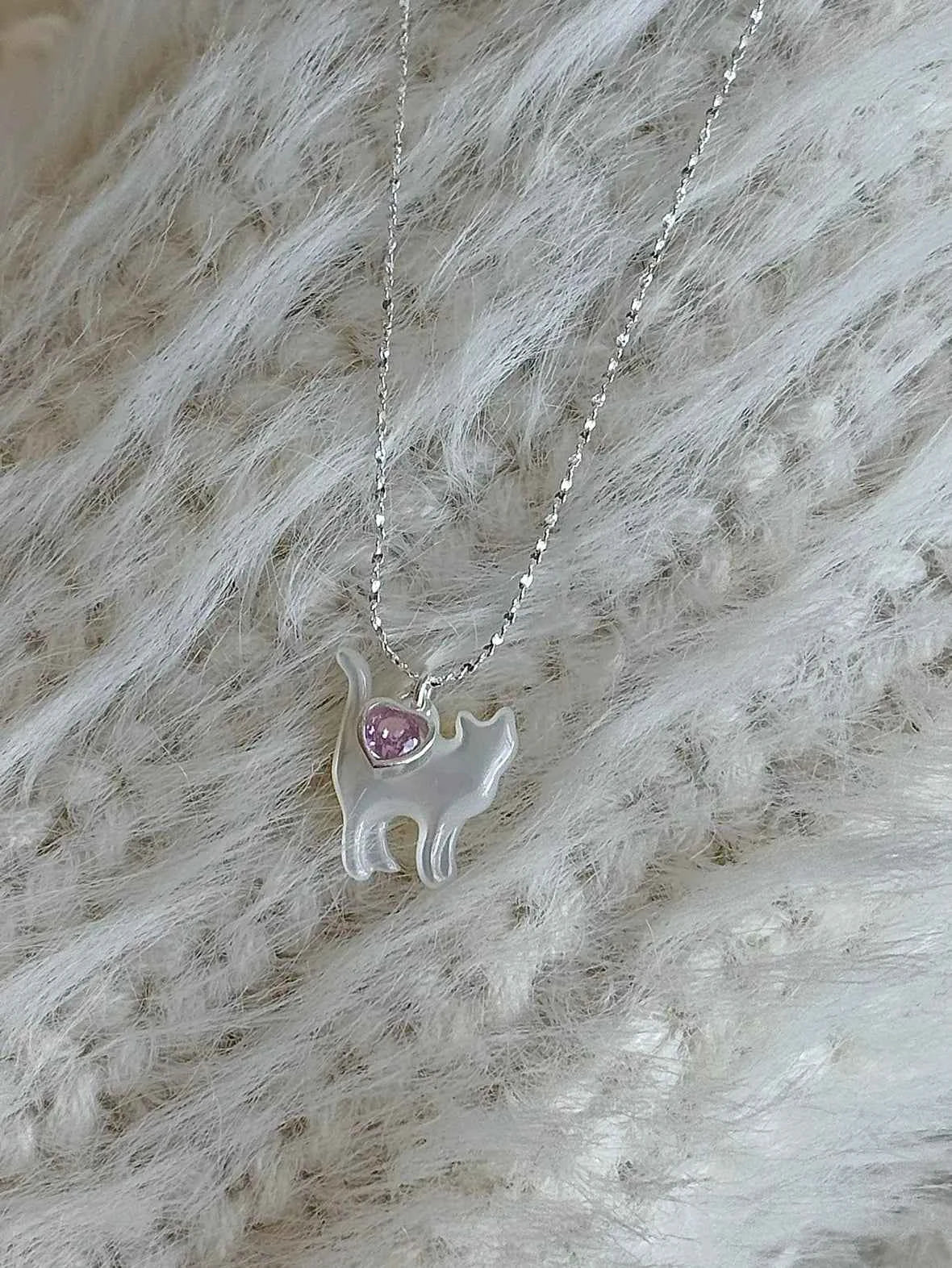 "Be Your Meow" 925 Sterling Silver Pink Heart Zircon and White Mother-of-Pearl Cat Necklace - Delicate and Elegant