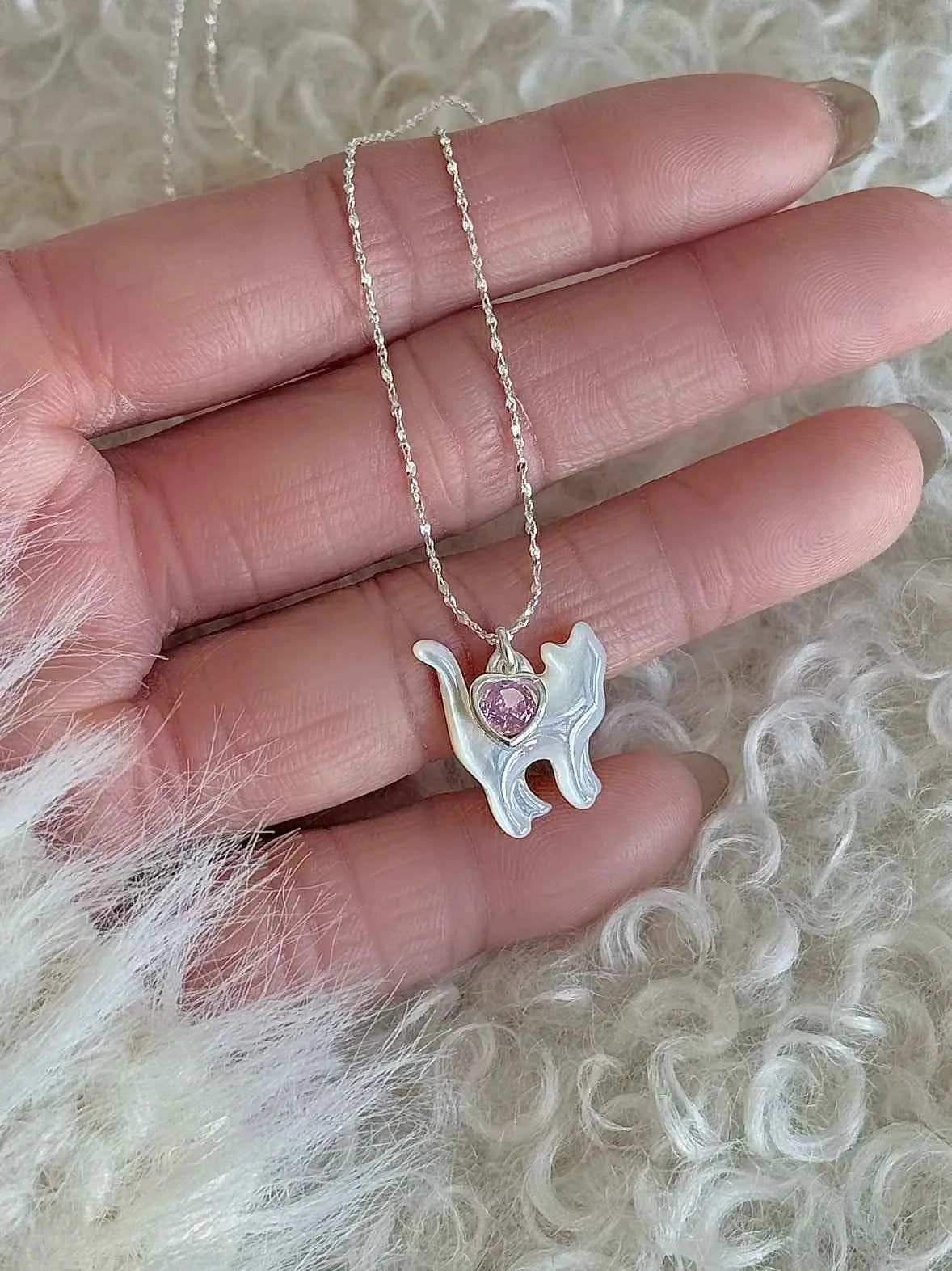 "Be Your Meow" 925 Sterling Silver Pink Heart Zircon and White Mother-of-Pearl Cat Necklace - Delicate and Elegant