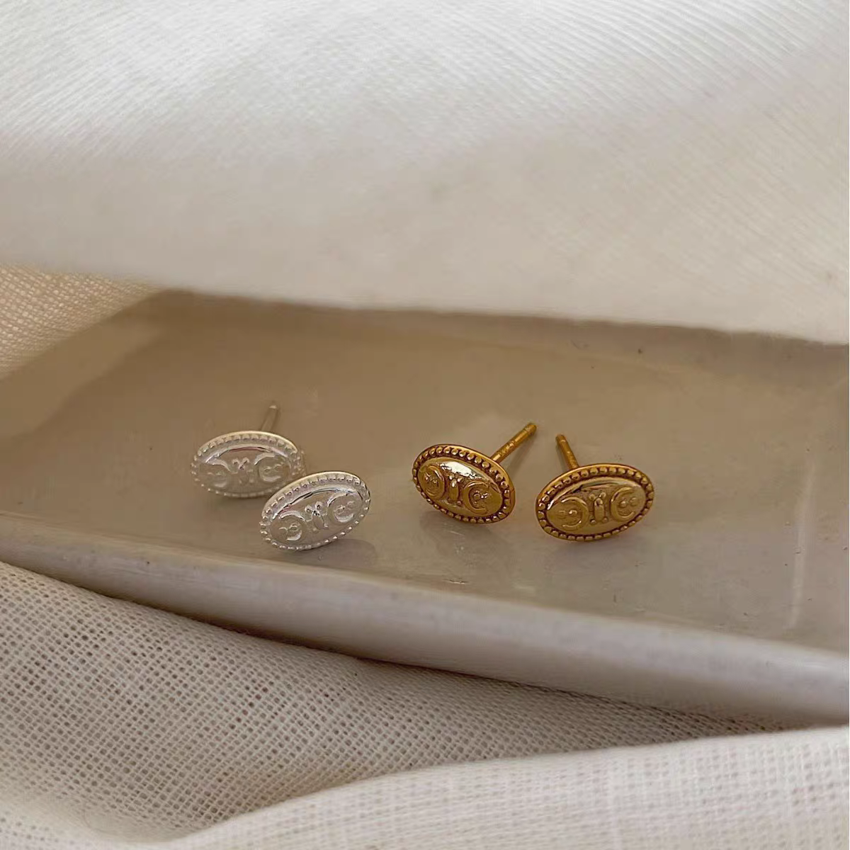 "Chic Button" 925 Sterling Silver Button Earrings - Versatile and Elegant