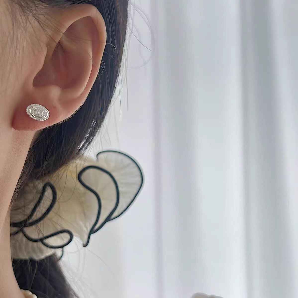 "Chic Button" 925 Sterling Silver Button Earrings - Versatile and Elegant
