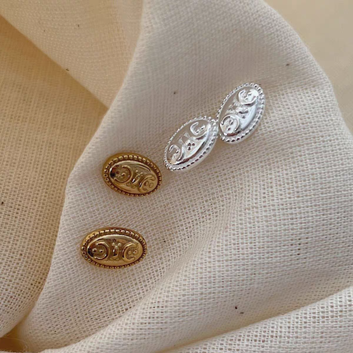 "Chic Button" 925 Sterling Silver Button Earrings - Versatile and Elegant