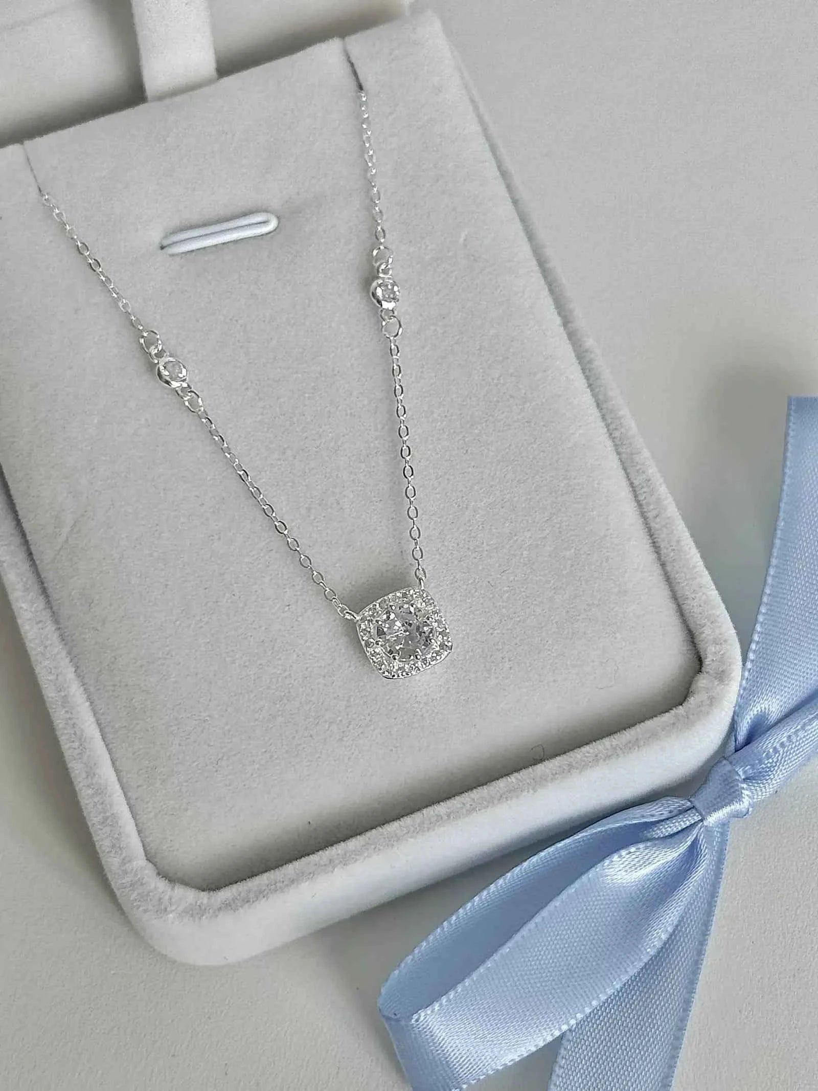 "Oil Painting Maiden" 925 Sterling Silver Cube Sugar Diamond and Pearl Vintage Layered Necklace - Low Luxury, Elegant, and Refined