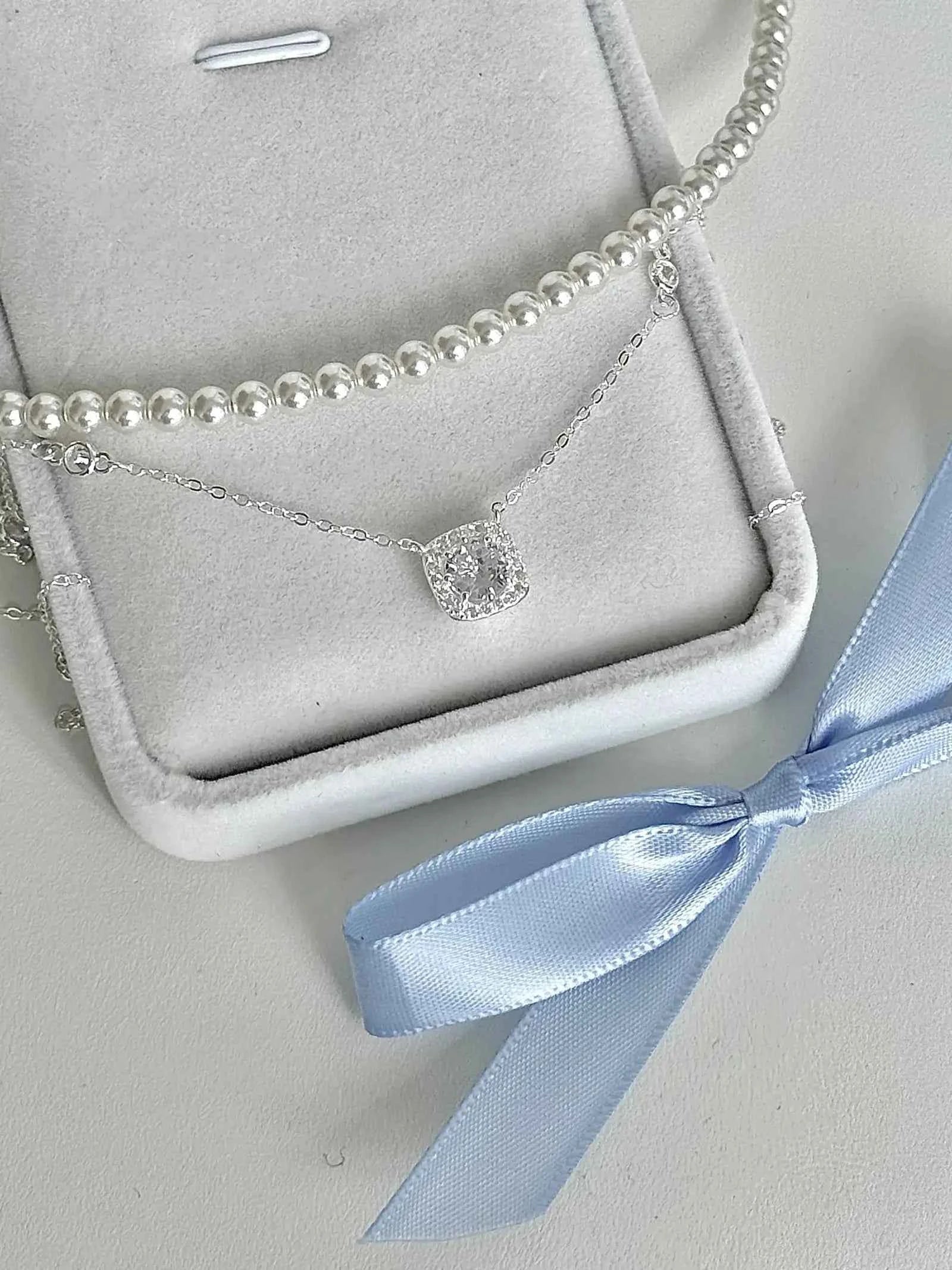 "Oil Painting Maiden" 925 Sterling Silver Cube Sugar Diamond and Pearl Vintage Layered Necklace - Low Luxury, Elegant, and Refined