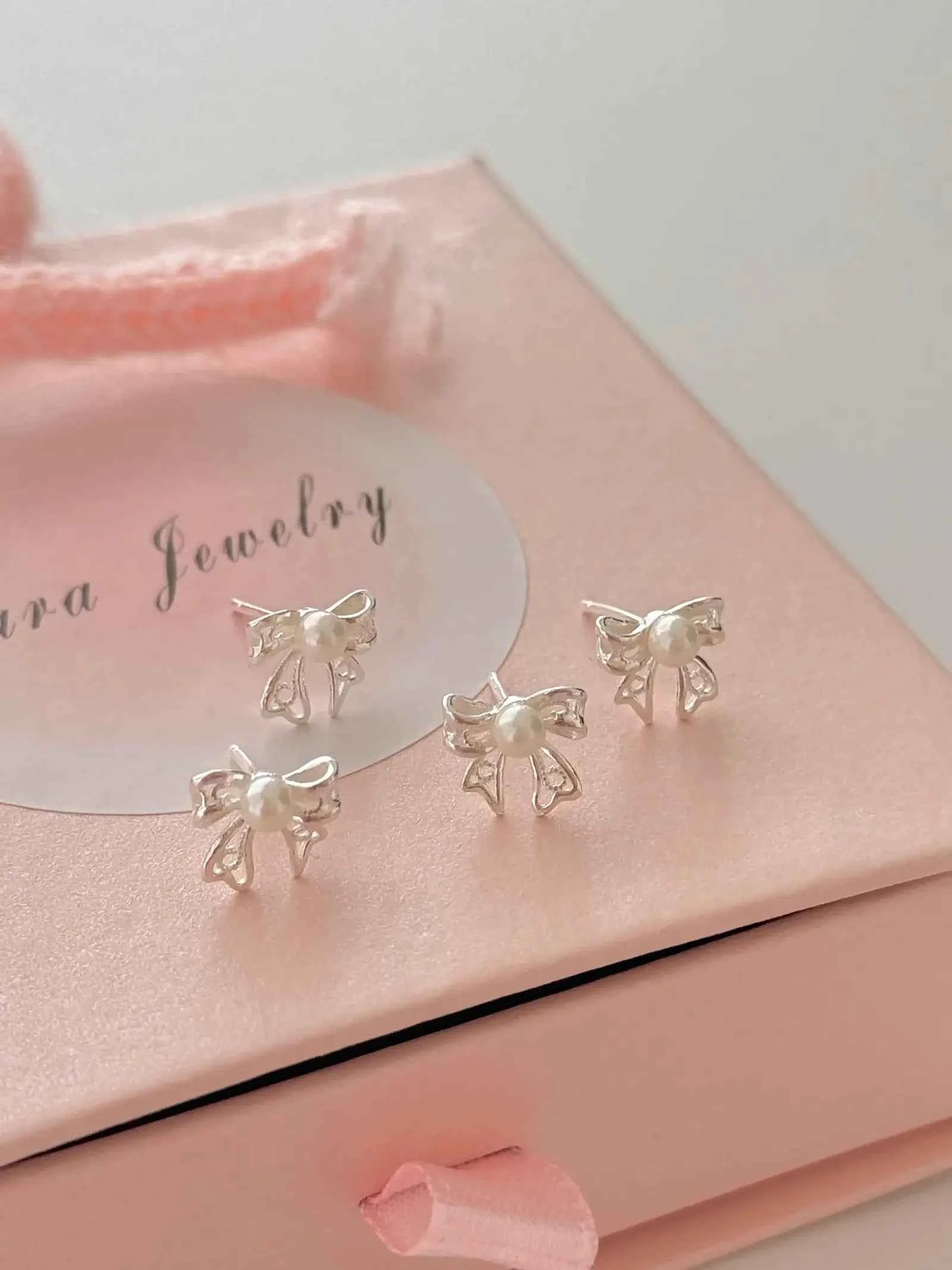 "Venus' Gift" 999 Pure Silver Hollow Bowknot Pearl Stud Earrings - Elegant, Refined, and Unique