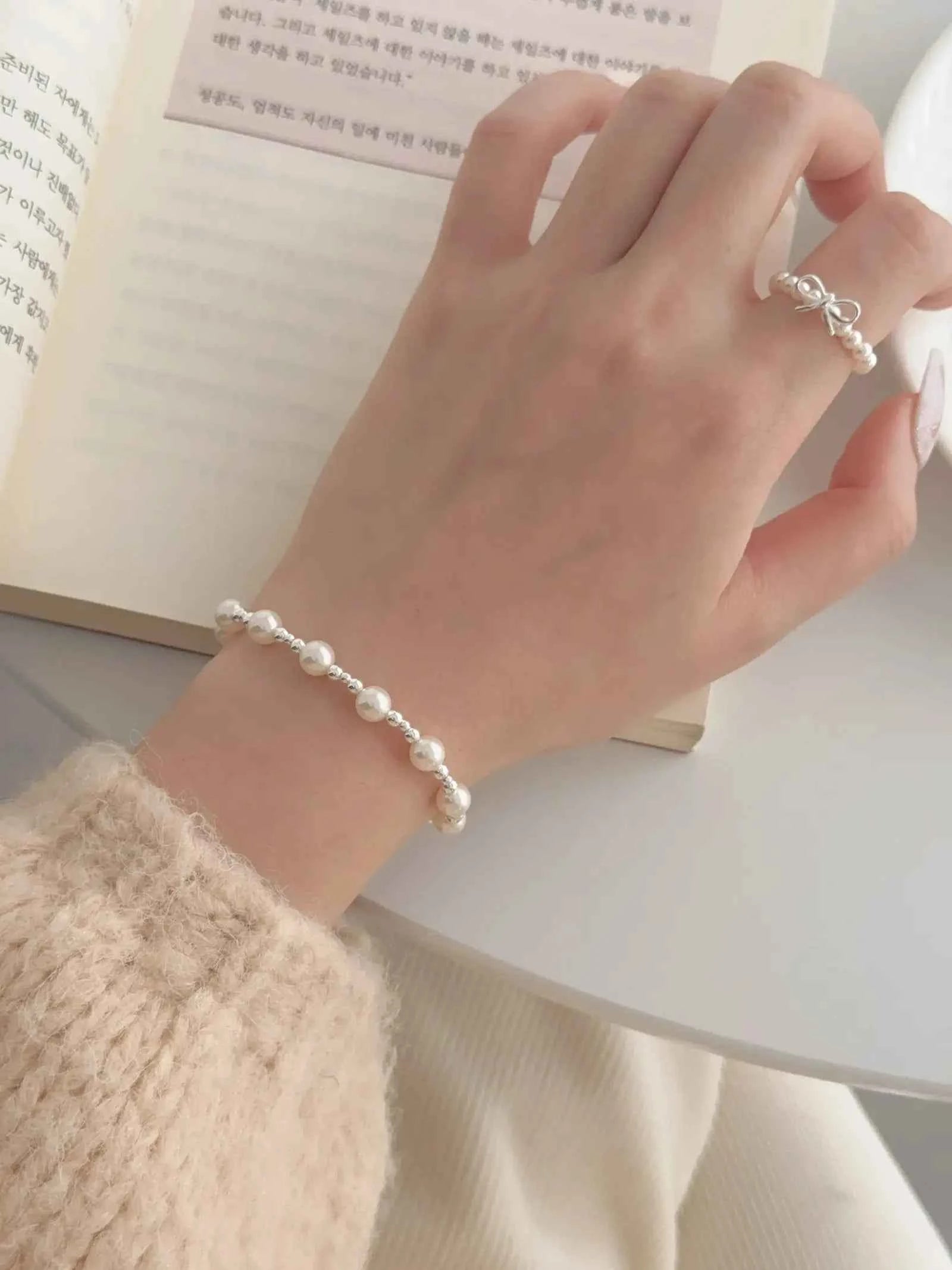 "White Moonlight" 925 Sterling Silver & Pearl Bead Bracelet - Elegant, Timeless, and Refined