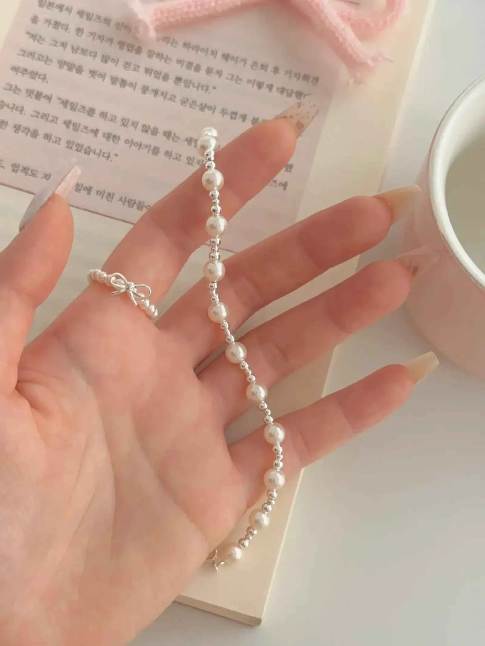 "White Moonlight" 925 Sterling Silver & Pearl Bead Bracelet - Elegant, Timeless, and Refined