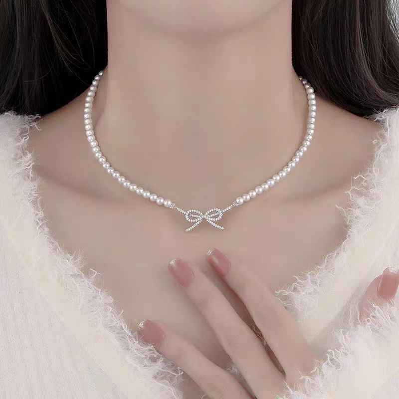 "Charming Pearl & Gold-Plated Bow" Necklace - Delicate, Sweet, and Versatile