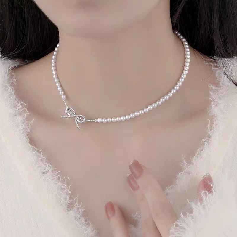"Charming Pearl & Gold-Plated Bow" Necklace - Delicate, Sweet, and Versatile