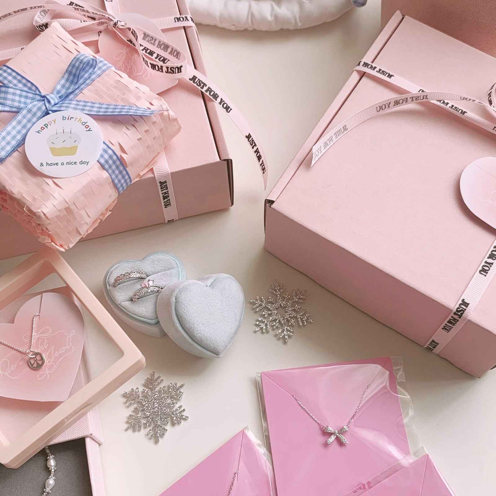 "Charming Pearl & Gold-Plated Bow" Necklace - Delicate, Sweet, and Versatile