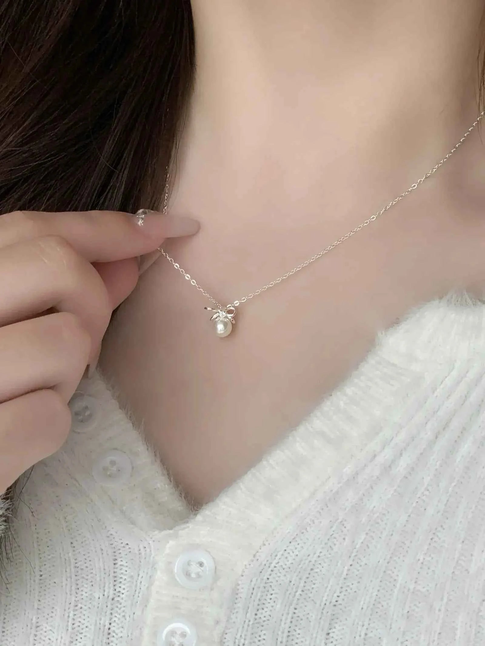 "Sweet Pearl Bow" 925 Sterling Silver Necklace with Zircon and Pearls - Delicate, Sweet, and Elegant