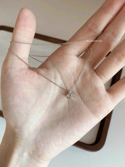 "Mini Clover" 925 Sterling Silver Necklace with Zircon - Delicate, Sparkling, and Perfect for Birthdays