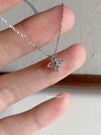 "Mini Clover" 925 Sterling Silver Necklace with Zircon - Delicate, Sparkling, and Perfect for Birthdays