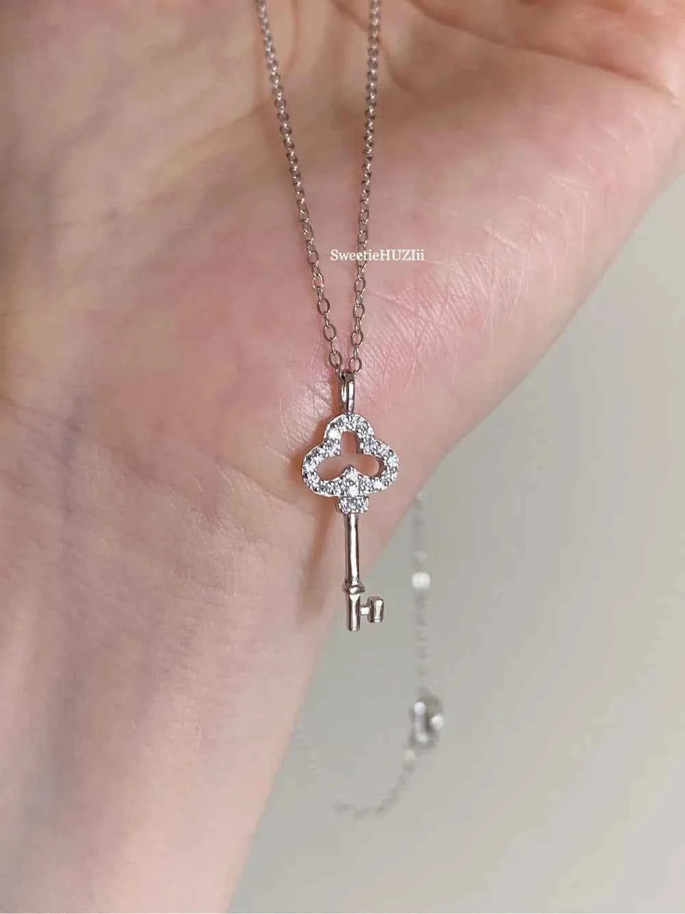 "French Key" 925 Sterling Silver Necklace with Artificial Gems - Elegant, Refined, and Exquisite