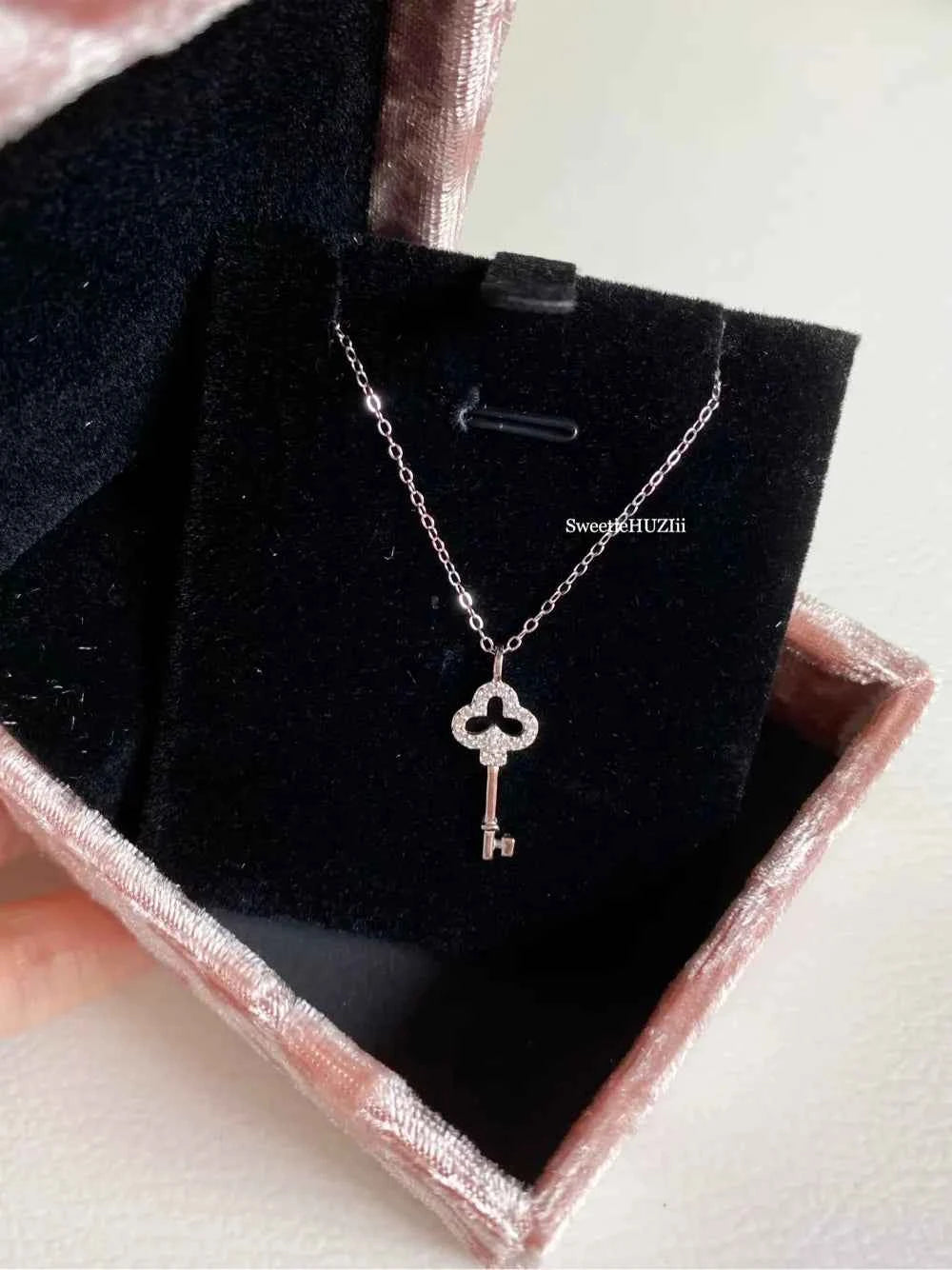 "French Key" 925 Sterling Silver Necklace with Artificial Gems - Elegant, Refined, and Exquisite