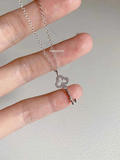 "French Key" 925 Sterling Silver Necklace with Artificial Gems - Elegant, Refined, and Exquisite