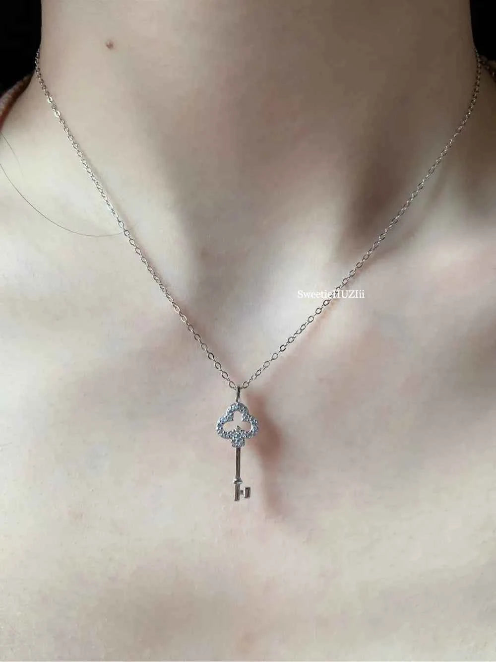 "French Key" 925 Sterling Silver Necklace with Artificial Gems - Elegant, Refined, and Exquisite