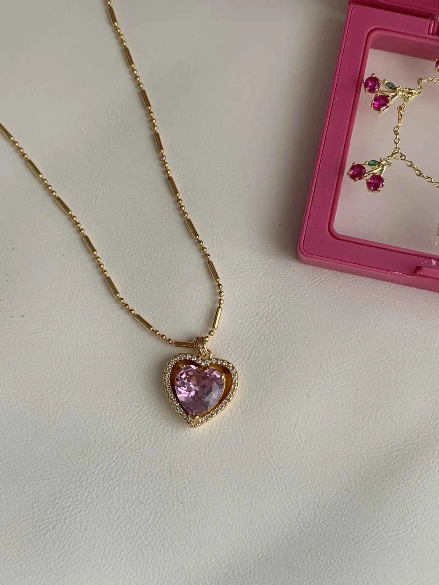 "Dreamy Heart Sparkle" 18K Gold Necklace with Zircon - Vintage, Romantic, and Luxurious