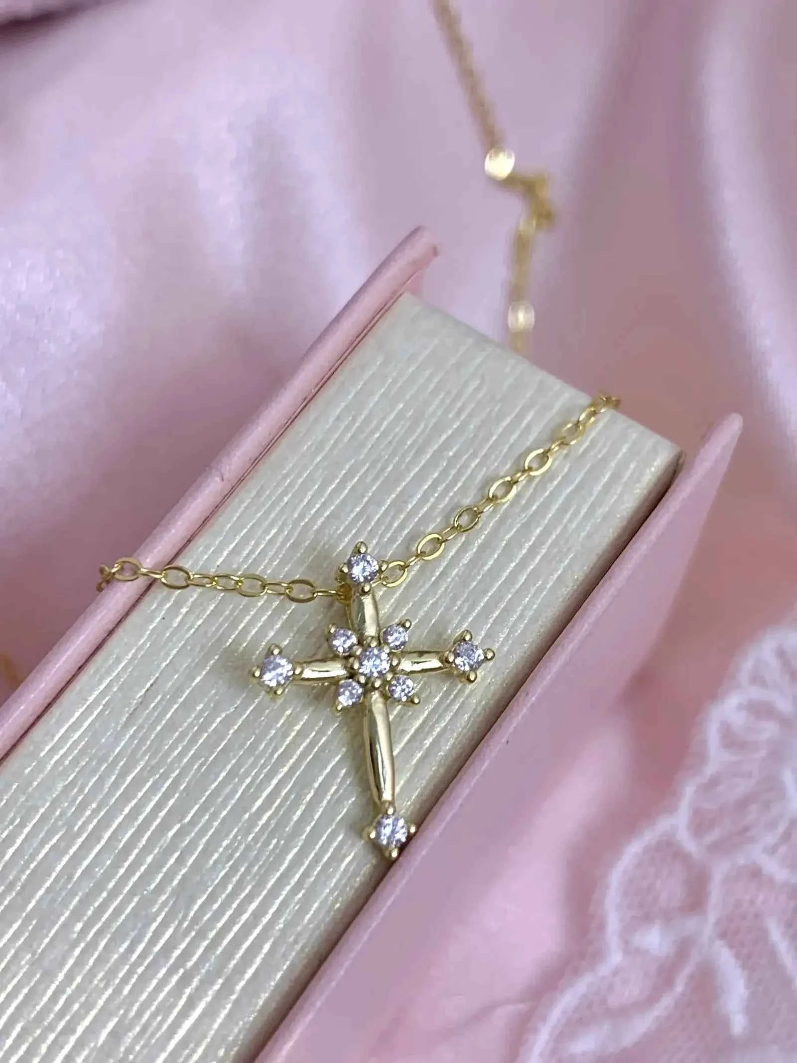 "Sparkling Faith" 925 Sterling Silver Mini Cross Necklace with Zircon - Elegant, Delicate, and Timeless
