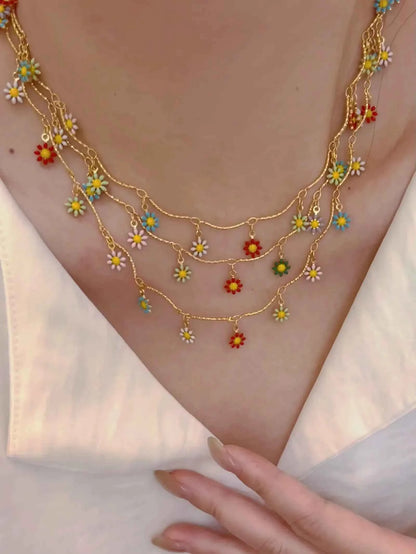 "Daisy Delight" 18K Gold Flower Necklace - Elegant, Delicate, and Timeless