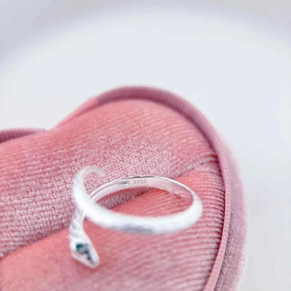 "Enchanting Snake" 925 Sterling Silver Ring - Unique, Bold, and Stylish