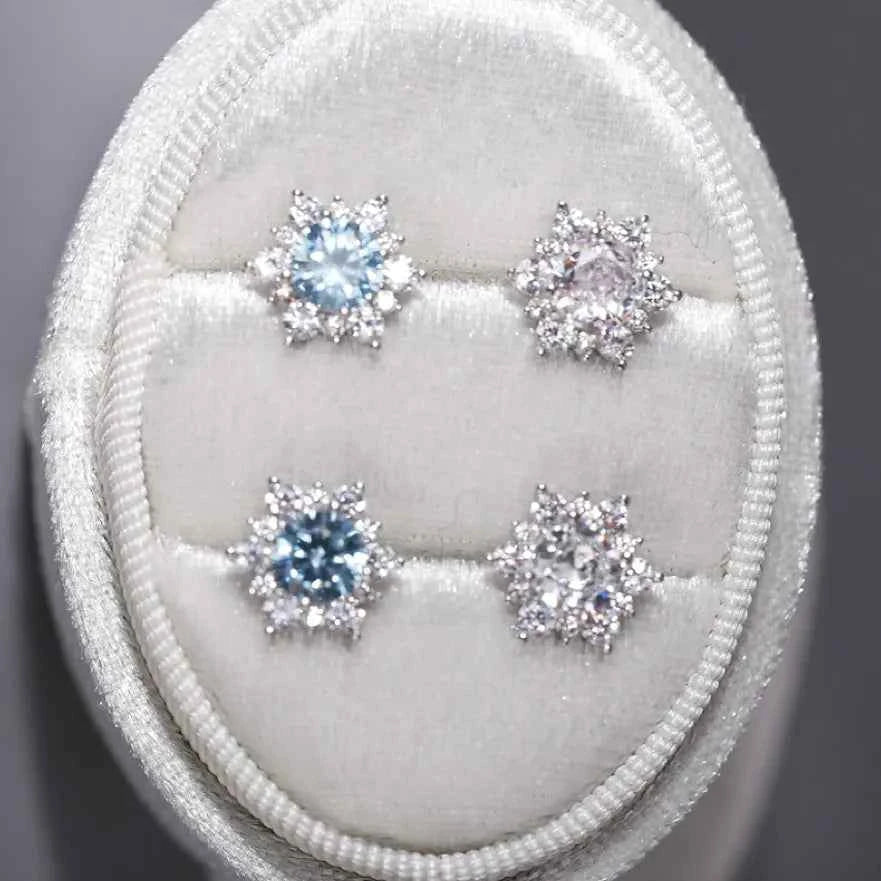 "Sparkling Snowflake" 925 Sterling Silver Stud Earrings - Dazzling and Elegant