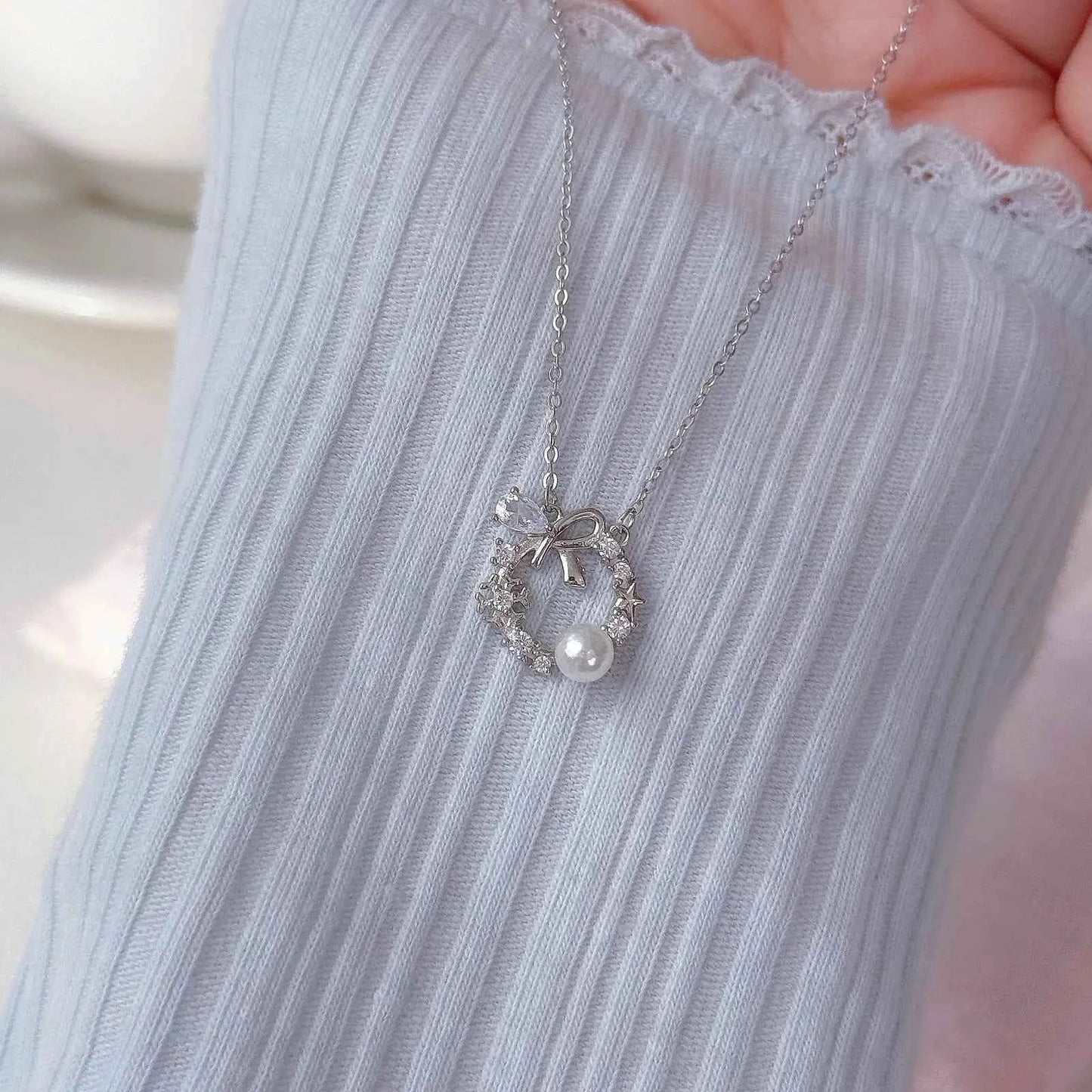 "Lucky Garland" 925 Sterling Silver Bow and Snowflake Necklace - Elegant and Unique