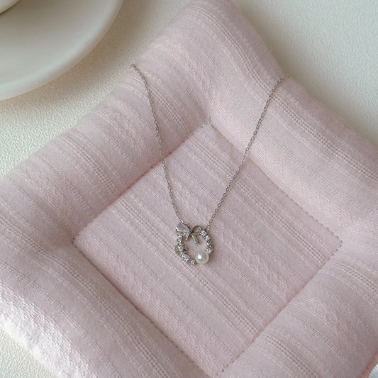 Lucky Garland 925 Sterling Silver Bow and Snowflake Necklace &#8211; Elegant and Unique 1