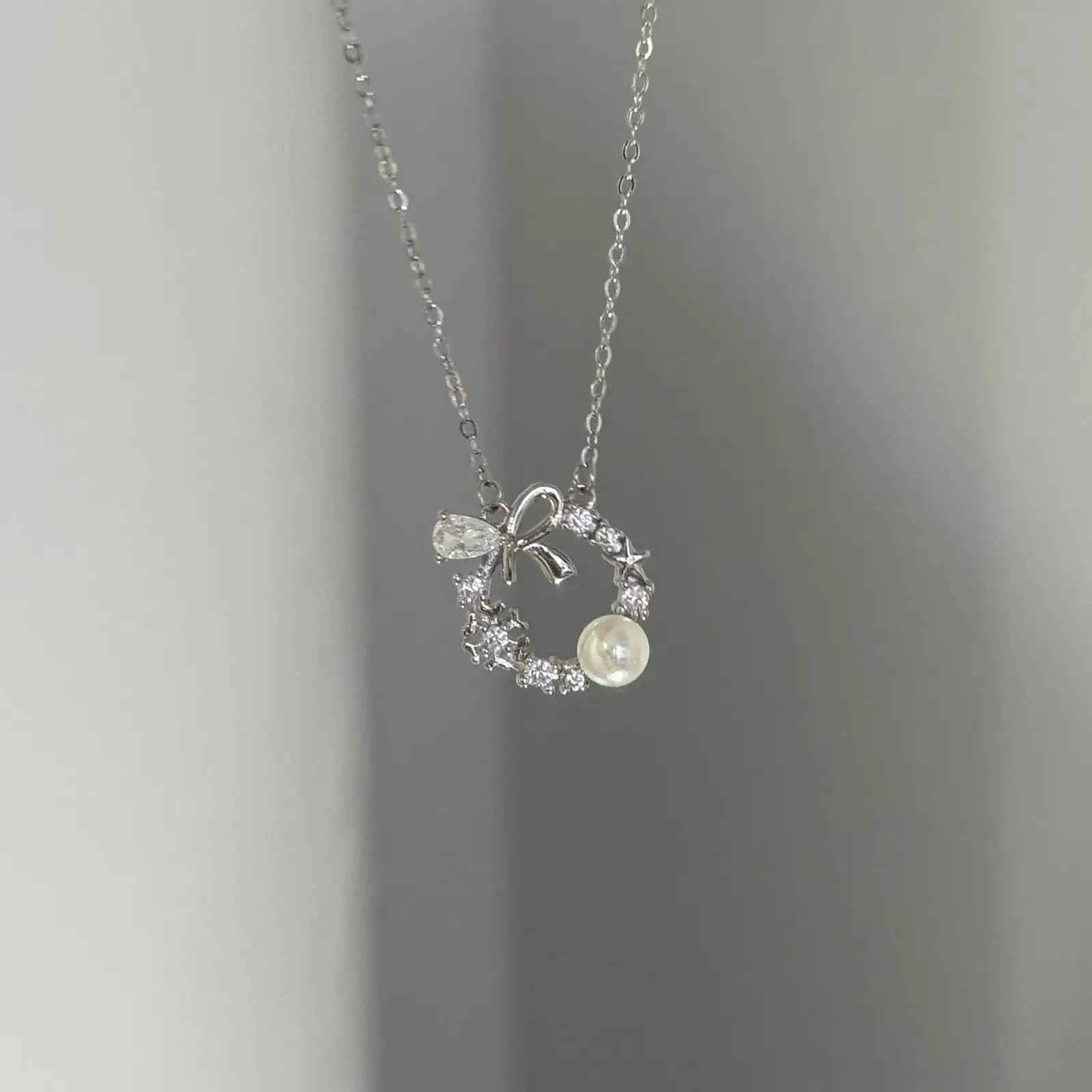 "Lucky Garland" 925 Sterling Silver Bow and Snowflake Necklace - Elegant and Unique