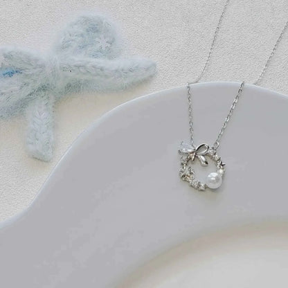 "Lucky Garland" 925 Sterling Silver Bow and Snowflake Necklace - Elegant and Unique