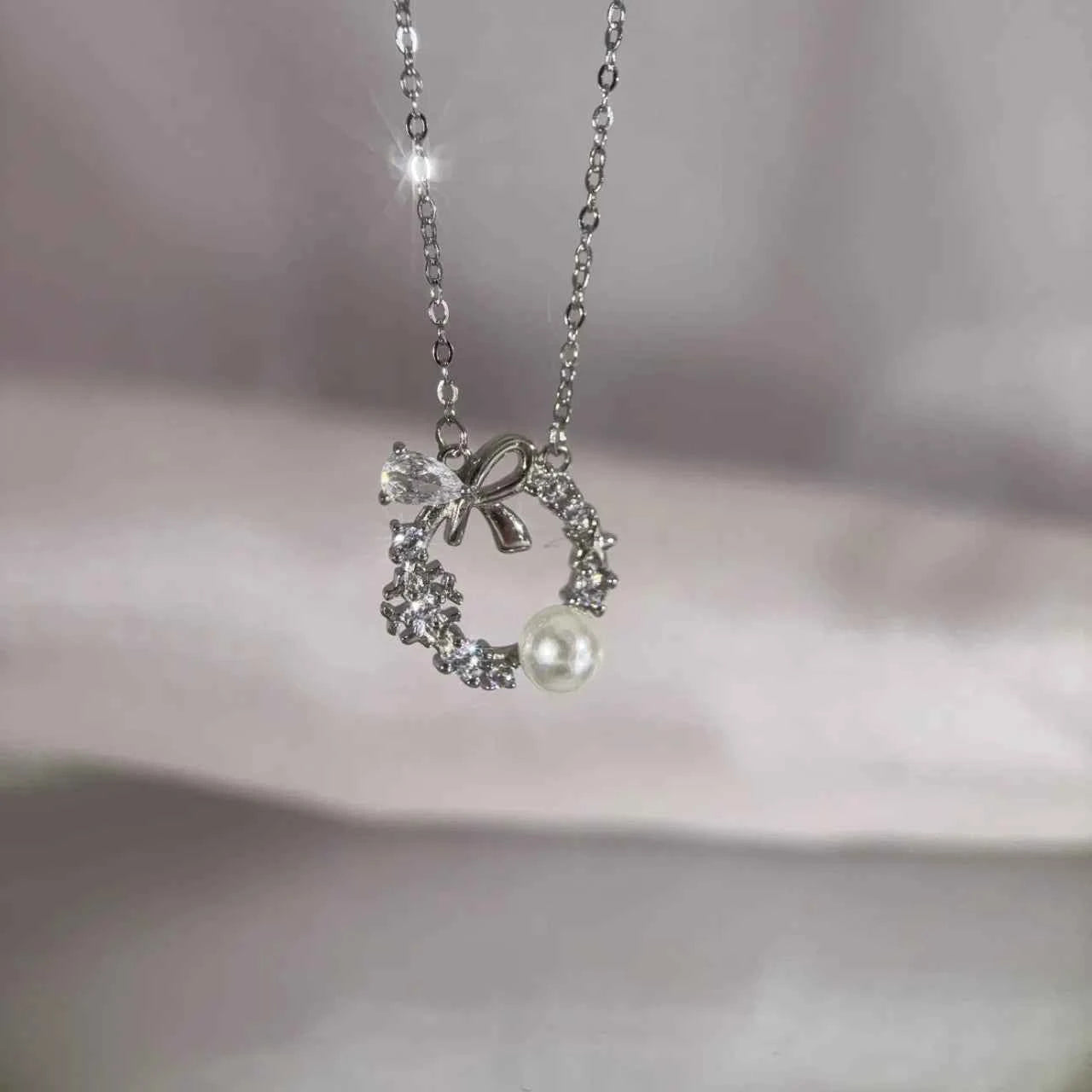 "Lucky Garland" 925 Sterling Silver Bow and Snowflake Necklace - Elegant and Unique