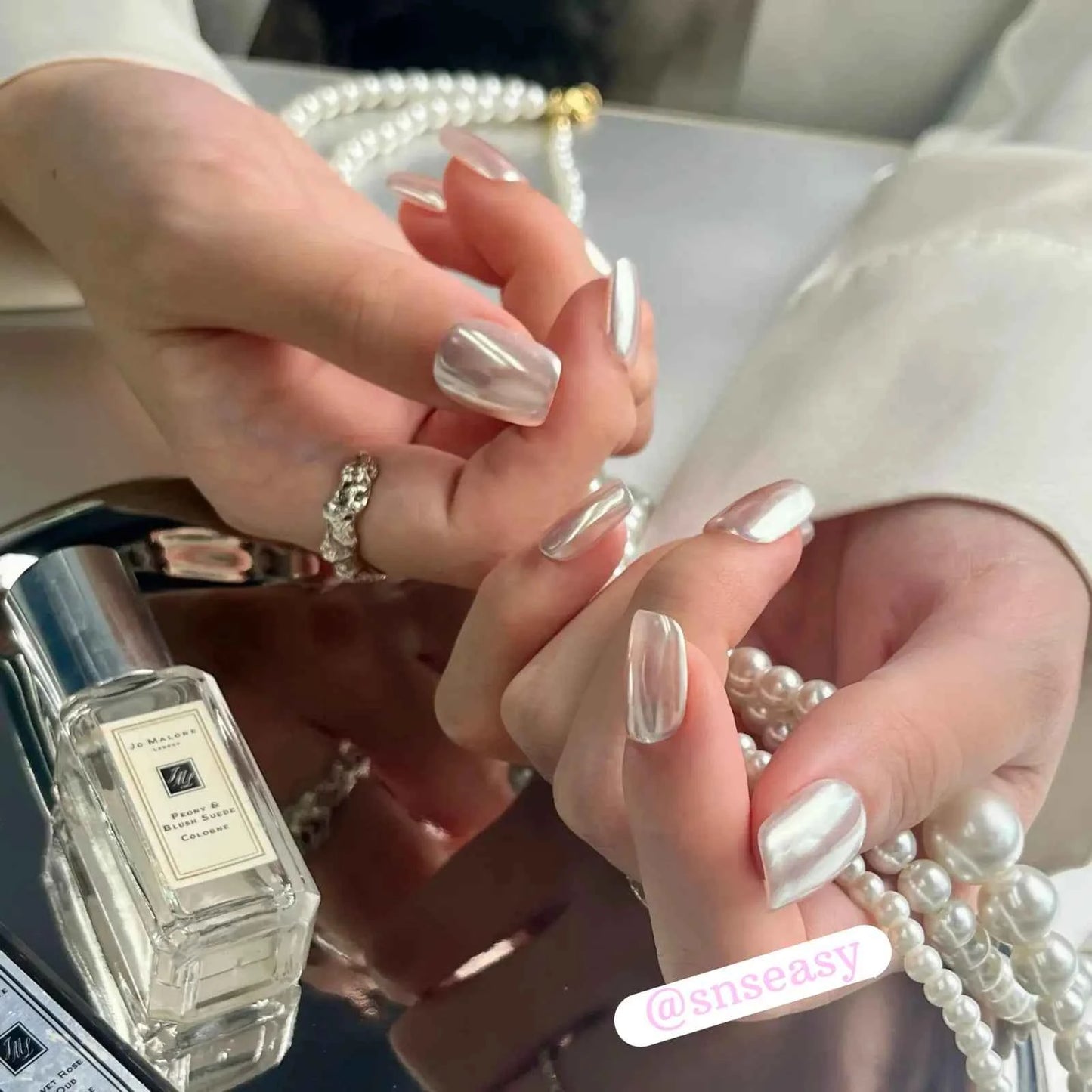 Handmade Wearable Aurora Pearl Glossy Luxury Nails in Short Square & Almond Styles - SNSEASY