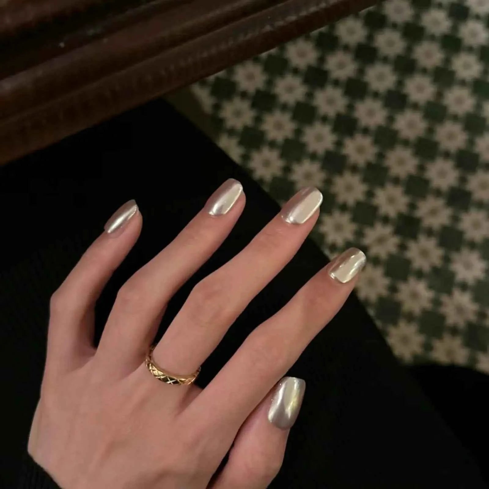 Handmade Wearable Aurora Pearl Glossy Luxury Nails in Short Square & Almond Styles - SNSEASY