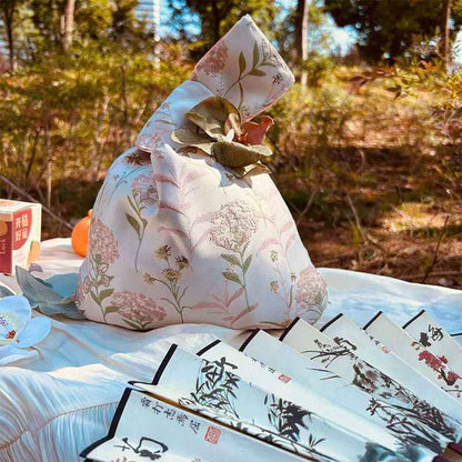 Vintage-Style Wrist Bag Gift Set: A Perfect Birthday and Festival Gift