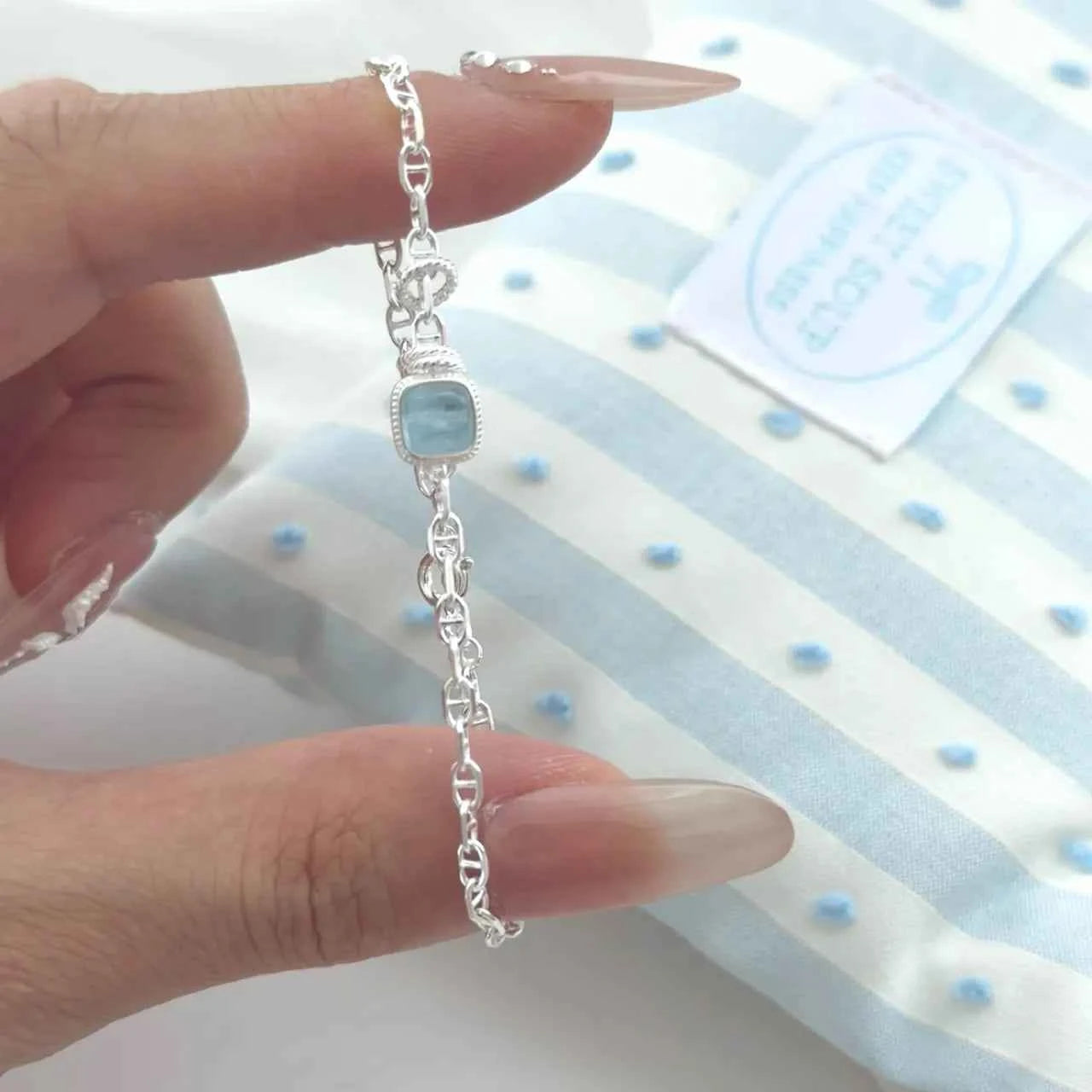 "Aqua Cube Piggy" 925 Sterling Silver Aquamarine & Pig-Nose Chain Bracelet – Minimalist Ocean Chic (Copy)