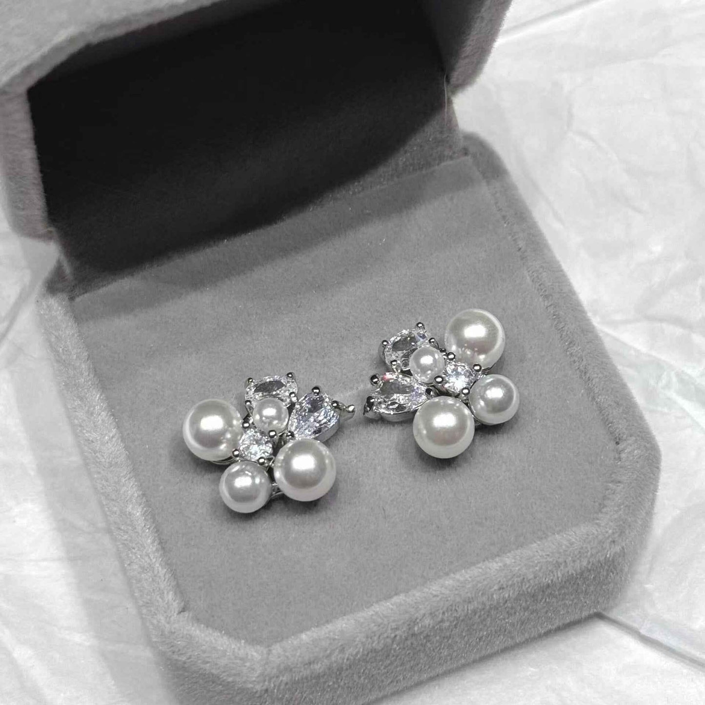 "Blooming Bouquet" Pearl Stud Earrings – S925 Sterling Silver with Cubic Zirconia (Copy)